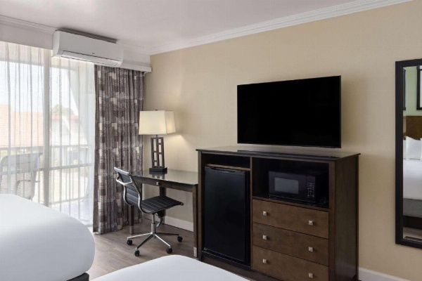 Travelodge by Wyndham Monterey Bay image 18