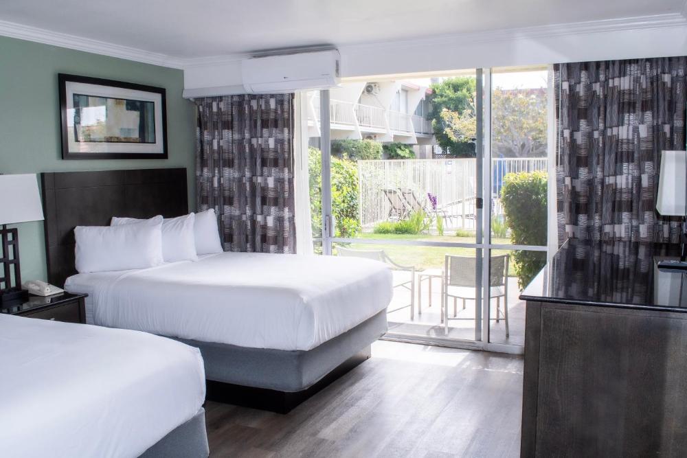 Queen Room with Two Queen Beds - Non-Smoking