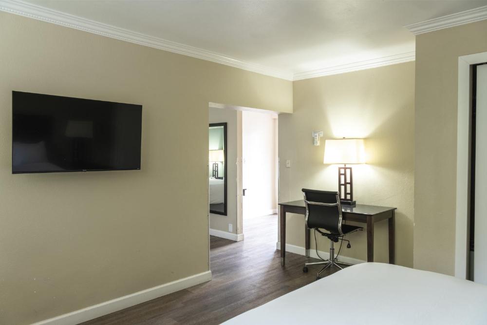 Room image 3