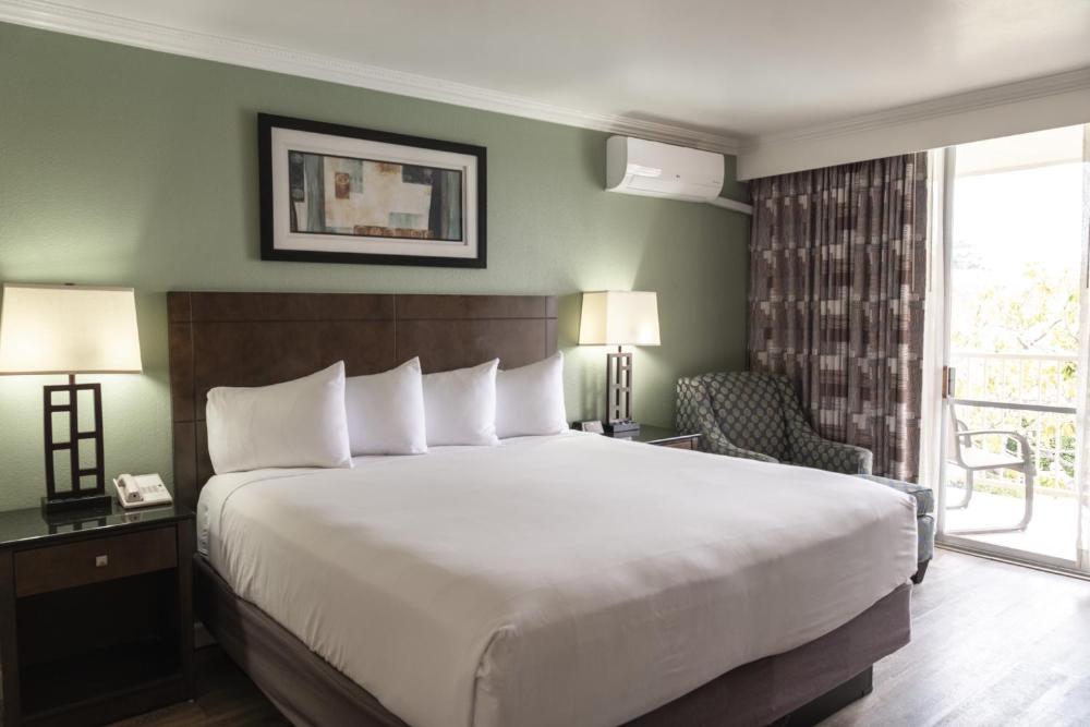 Room image 3