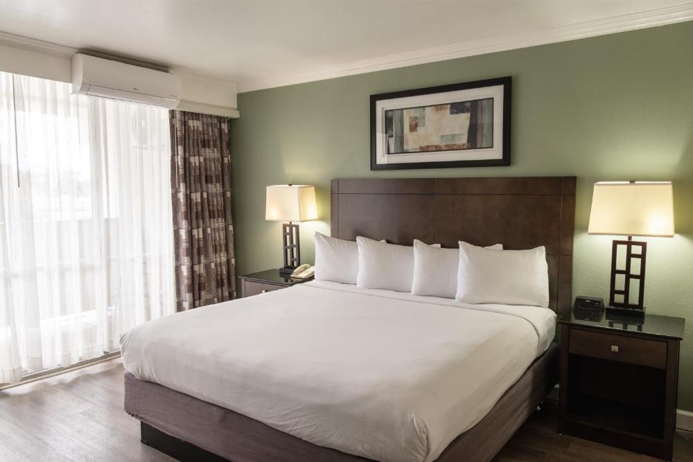 Room image 4